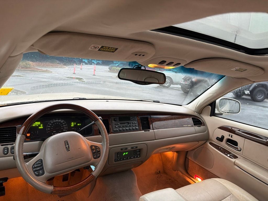 2001 Lincoln Town Car Signature