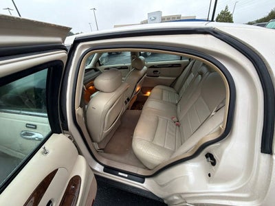 2001 Lincoln Town Car Signature