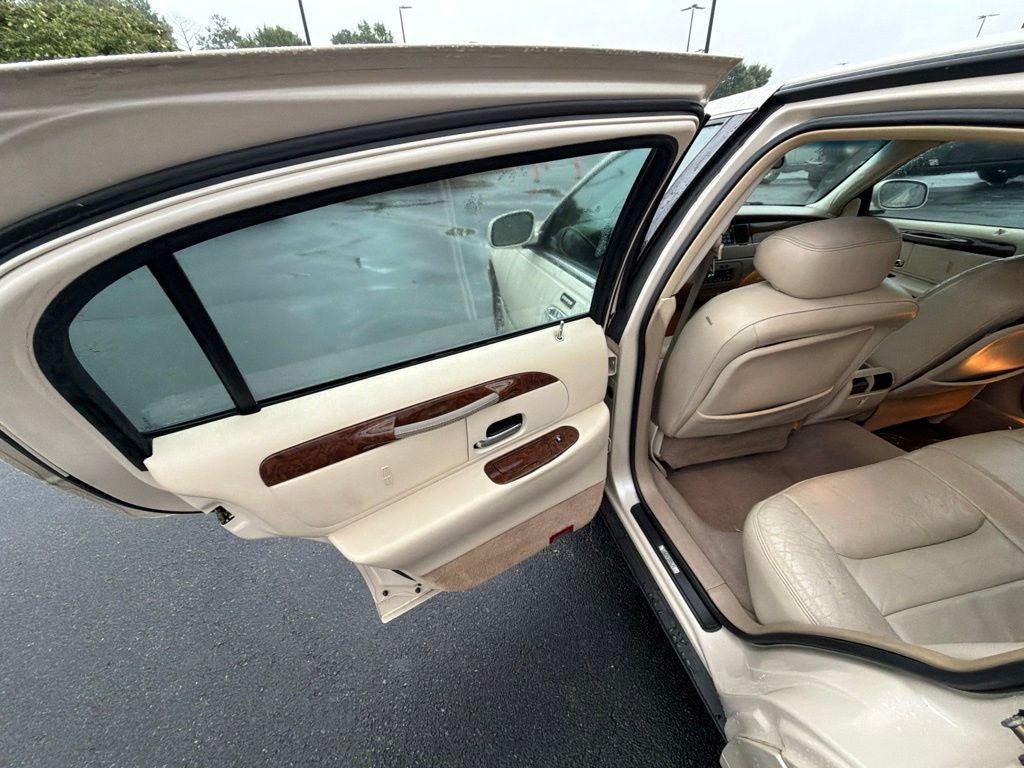 2001 Lincoln Town Car Signature