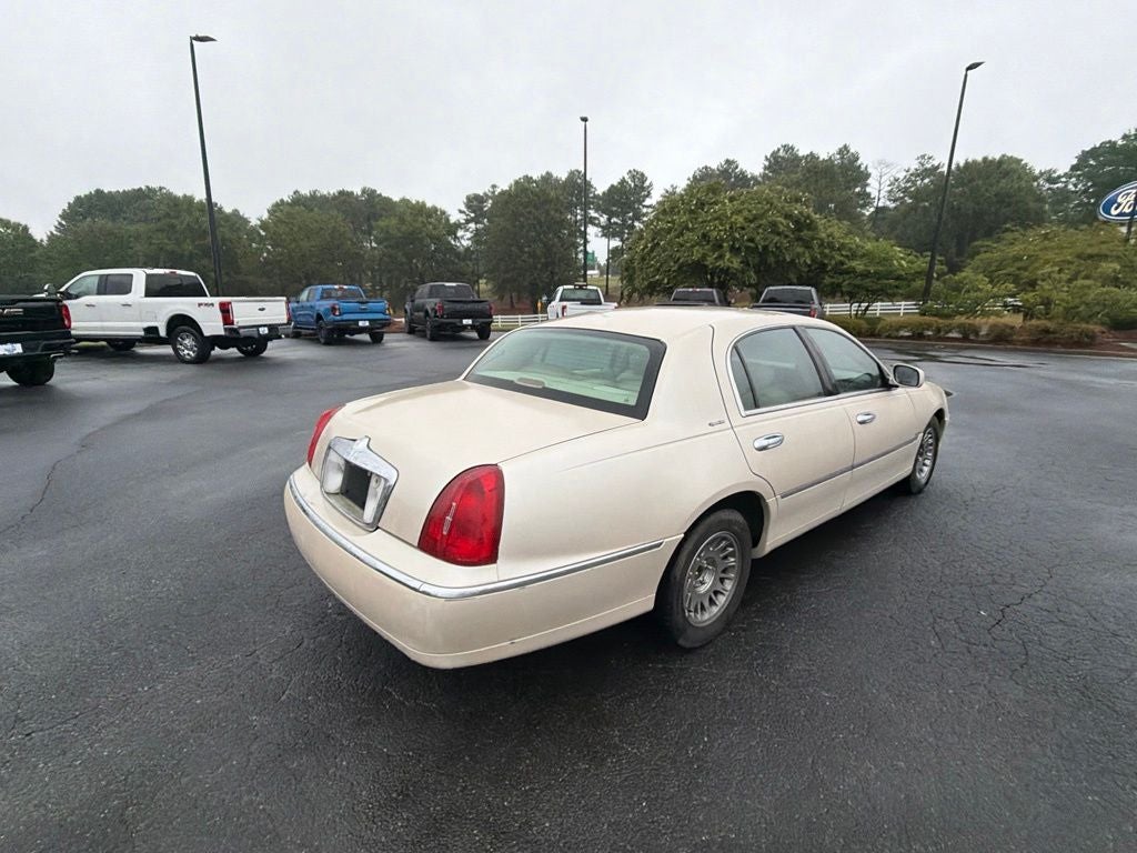 2001 Lincoln Town Car Signature