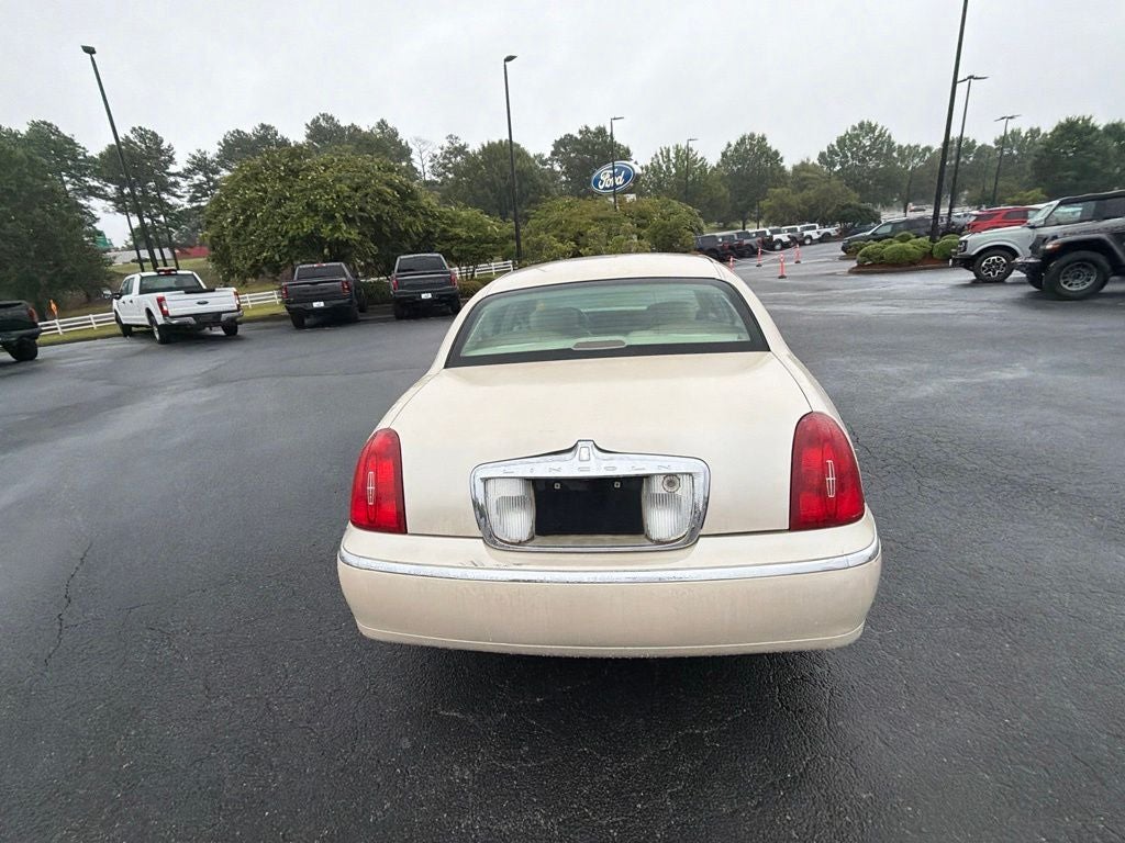 2001 Lincoln Town Car Signature