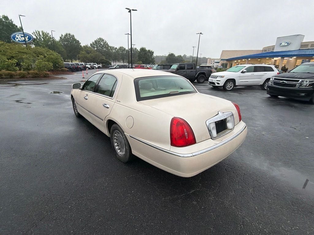 2001 Lincoln Town Car Signature