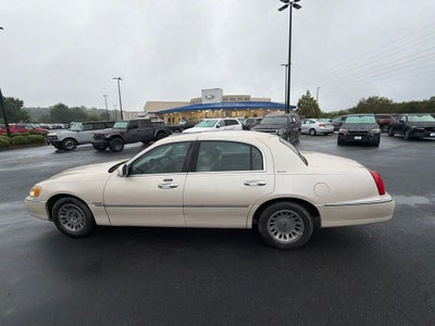 2001 Lincoln Town Car Signature