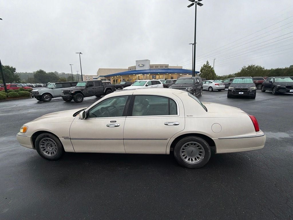 2001 Lincoln Town Car Signature