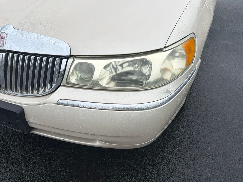 2001 Lincoln Town Car Signature