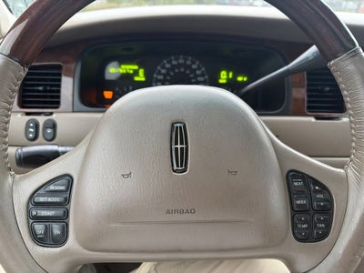 2001 Lincoln Town Car Signature