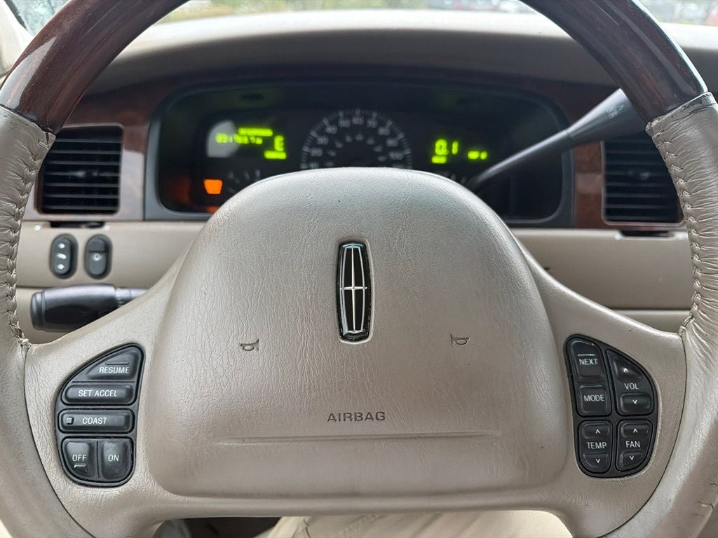 2001 Lincoln Town Car Signature