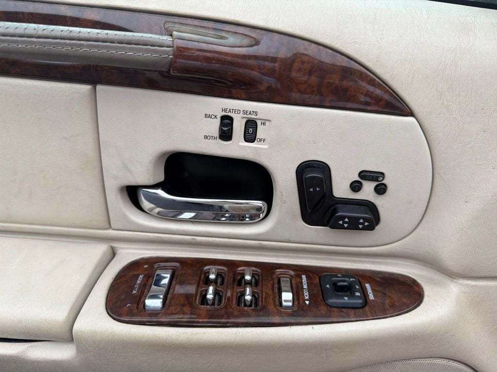 2001 Lincoln Town Car Signature