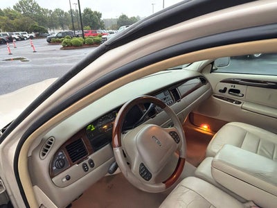 2001 Lincoln Town Car Signature