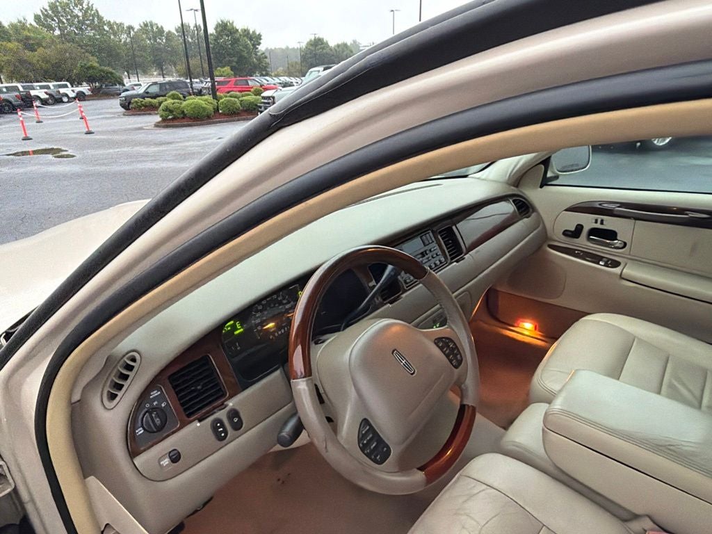 2001 Lincoln Town Car Signature