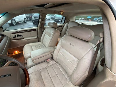 2001 Lincoln Town Car Signature