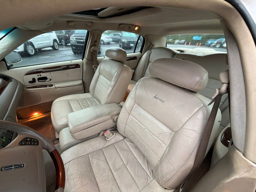 2001 Lincoln Town Car Signature