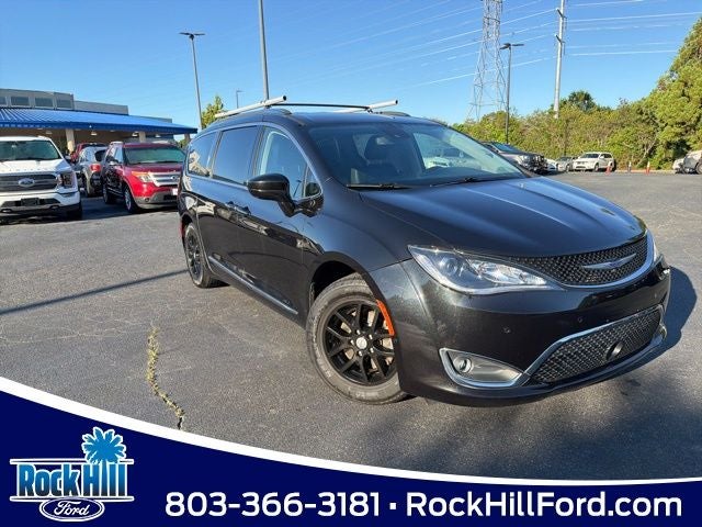 2020 Chrysler Pacifica Touring L's photo