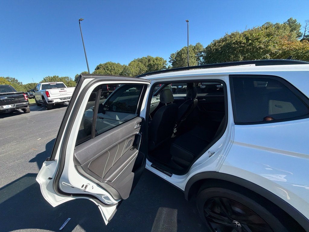 2023 Volkswagen Tiguan 2.0T SE R-Line Black
