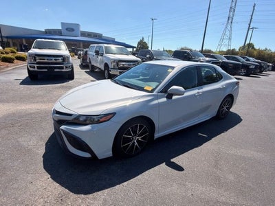 2022 Toyota Camry SE