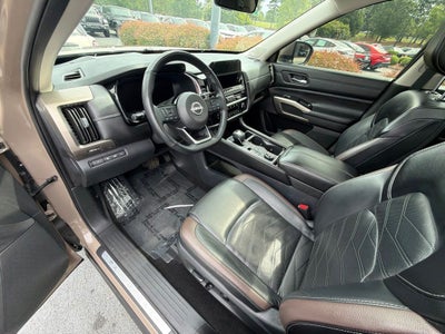 2023 Nissan Pathfinder Platinum