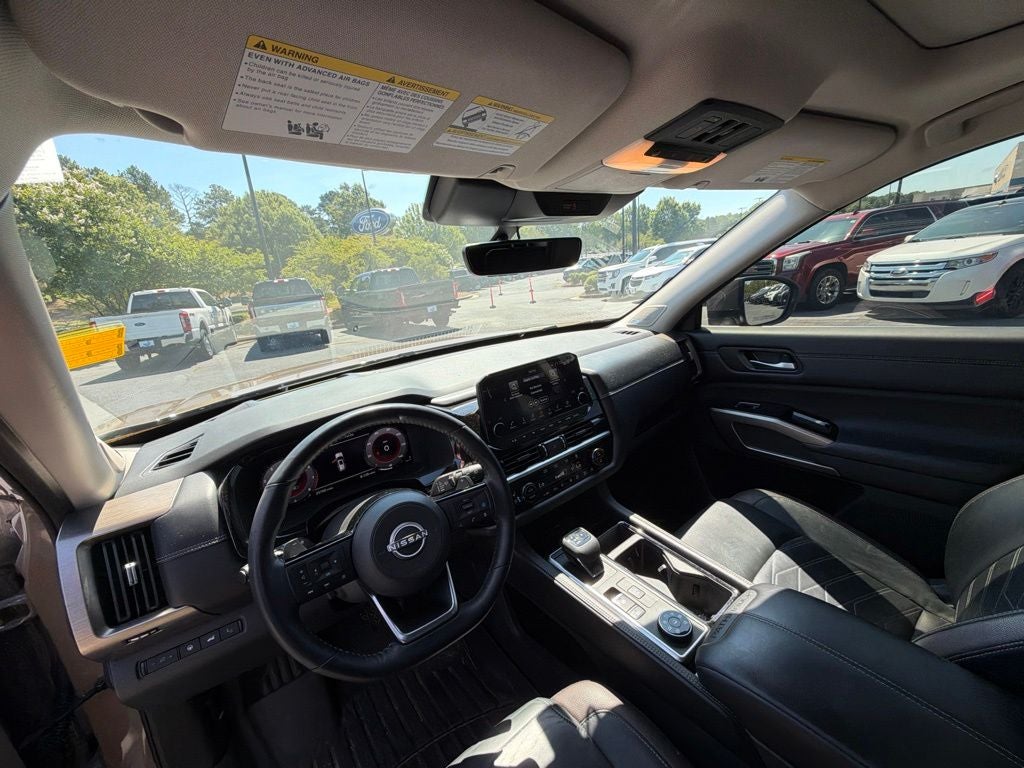 2023 Nissan Pathfinder Platinum