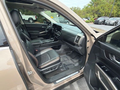 2023 Nissan Pathfinder Platinum