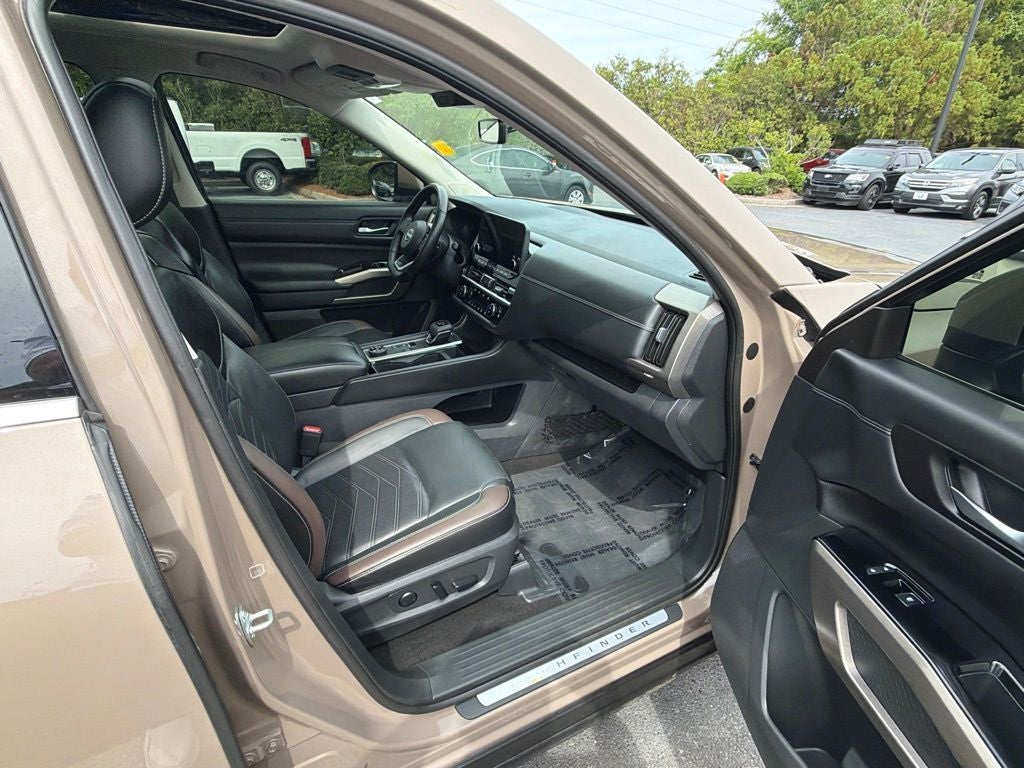 2023 Nissan Pathfinder Platinum