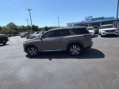 2023 Nissan Pathfinder Platinum