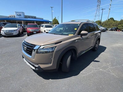 2023 Nissan Pathfinder Platinum