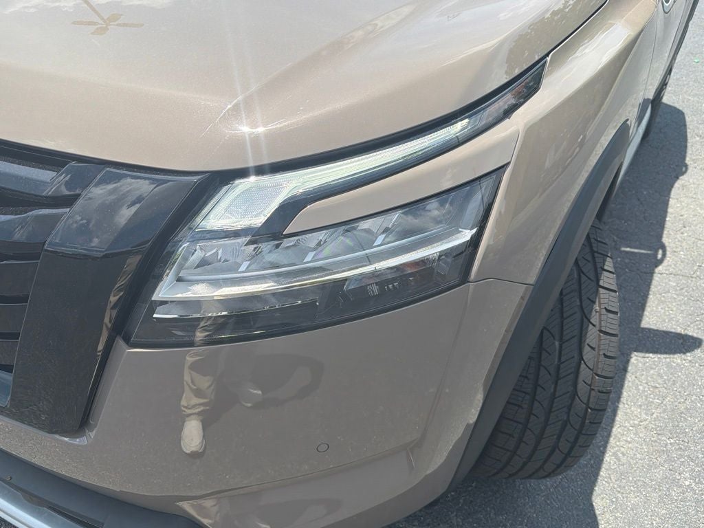 2023 Nissan Pathfinder Platinum