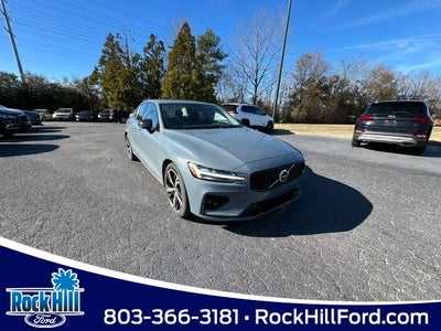 2023 Volvo S60 B5 Plus Dark Theme