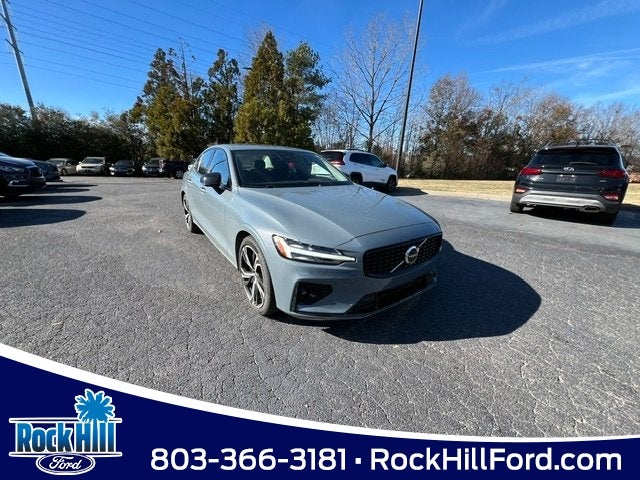 2023 Volvo S60 B5 Plus Dark Theme