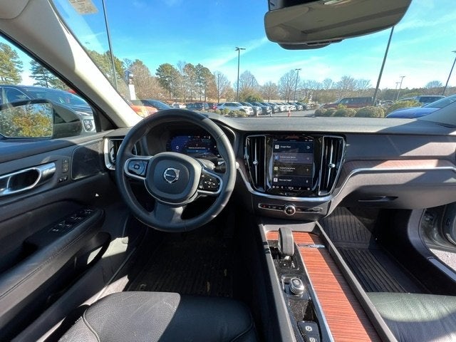 2023 Volvo S60 B5 Plus Dark Theme