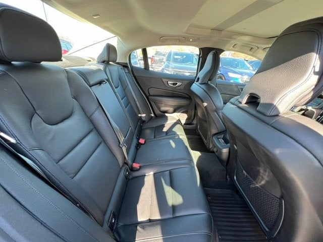 2023 Volvo S60 B5 Plus Dark Theme