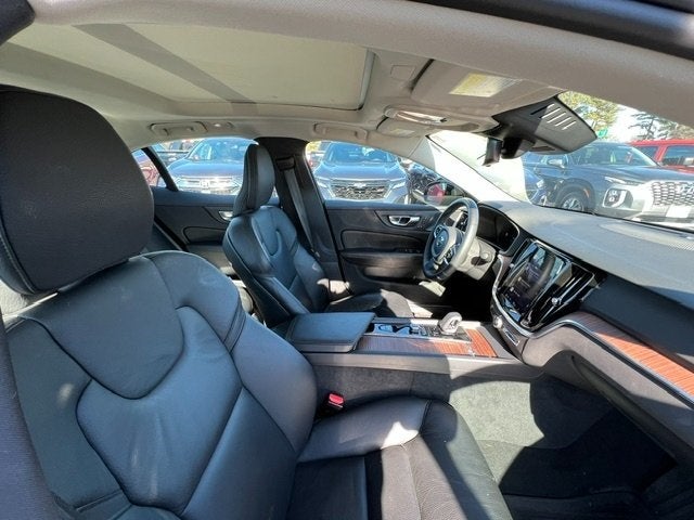 2023 Volvo S60 B5 Plus Dark Theme