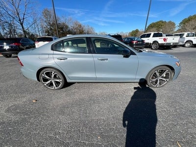 2023 Volvo S60 B5 Plus Dark Theme