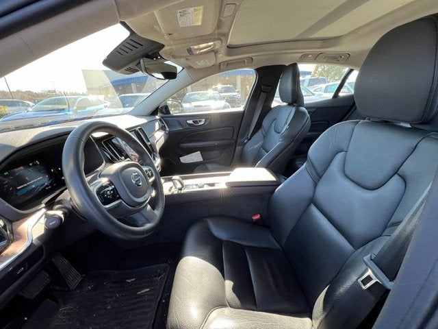 2023 Volvo S60 B5 Plus Dark Theme