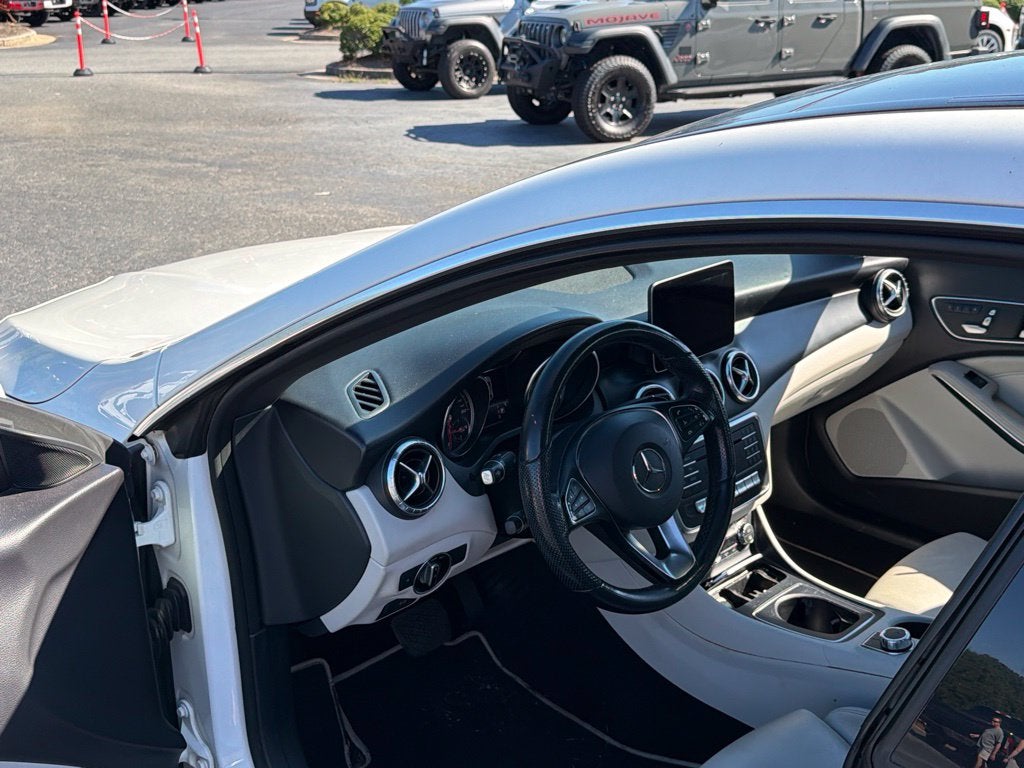 2019 Mercedes-Benz CLA 8