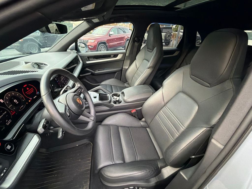 2025 Porsche Cayenne Base
