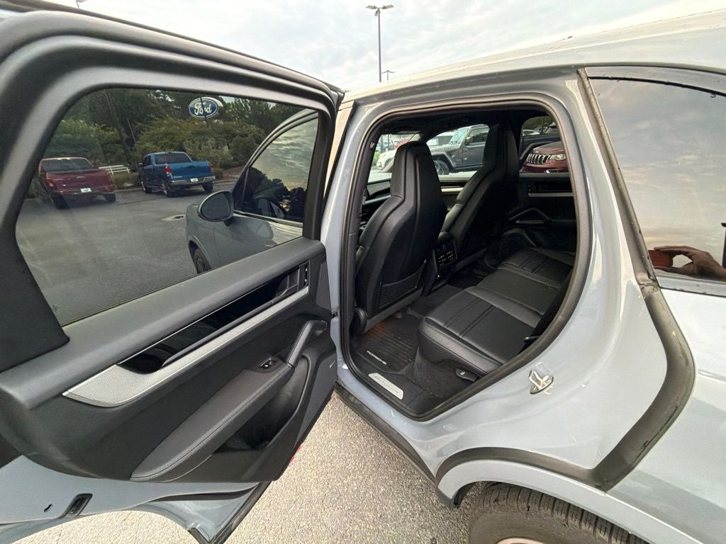 2025 Porsche Cayenne Base
