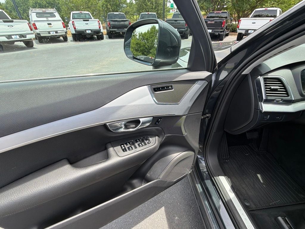 2017 Volvo XC90 T6 Momentum