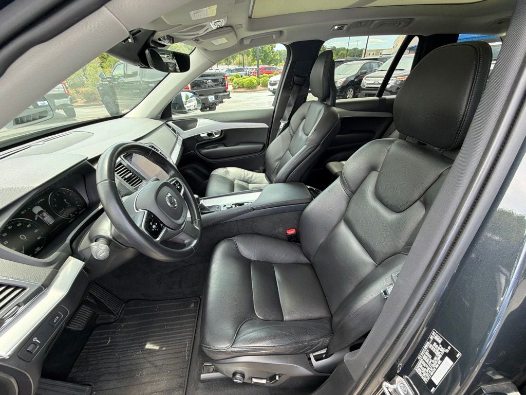 2017 Volvo XC90 T6 Momentum