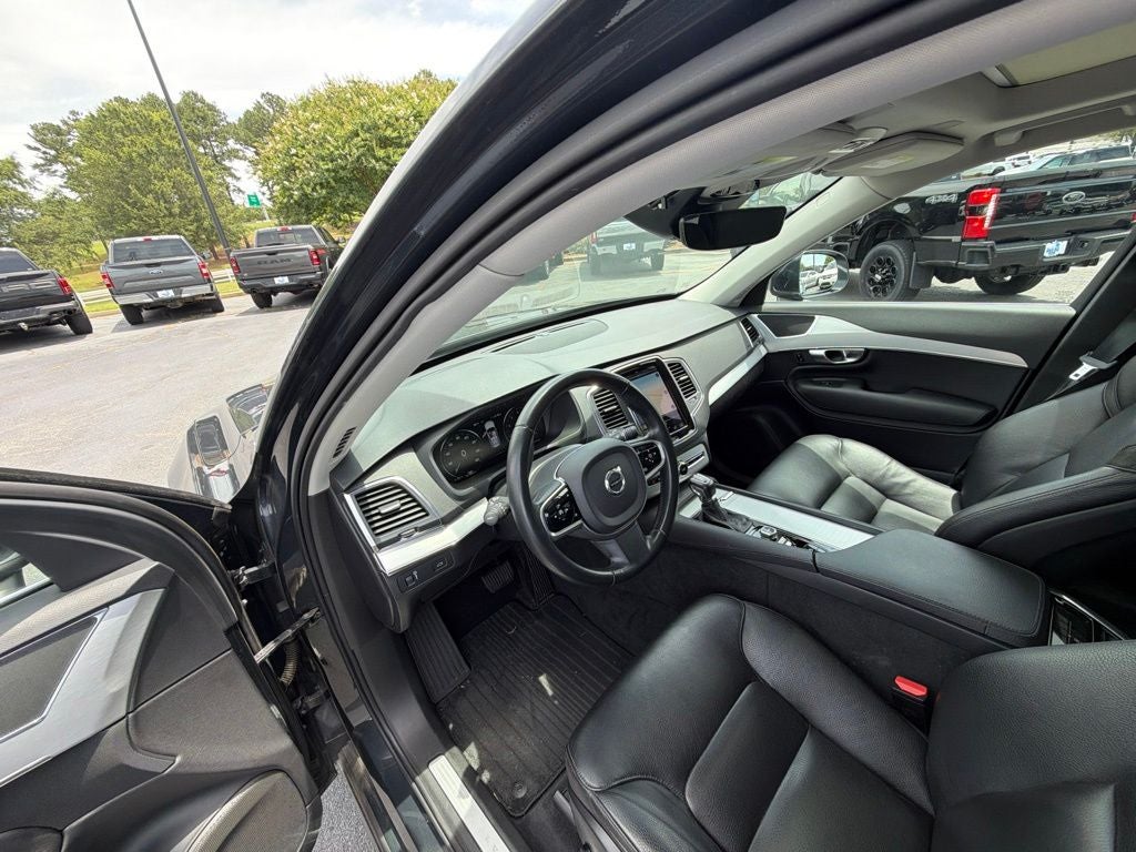 2017 Volvo XC90 T6 Momentum