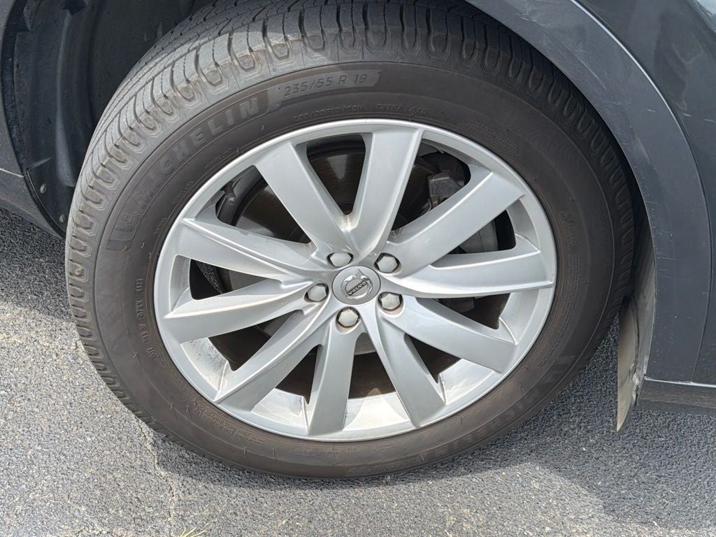 2017 Volvo XC90 T6 Momentum