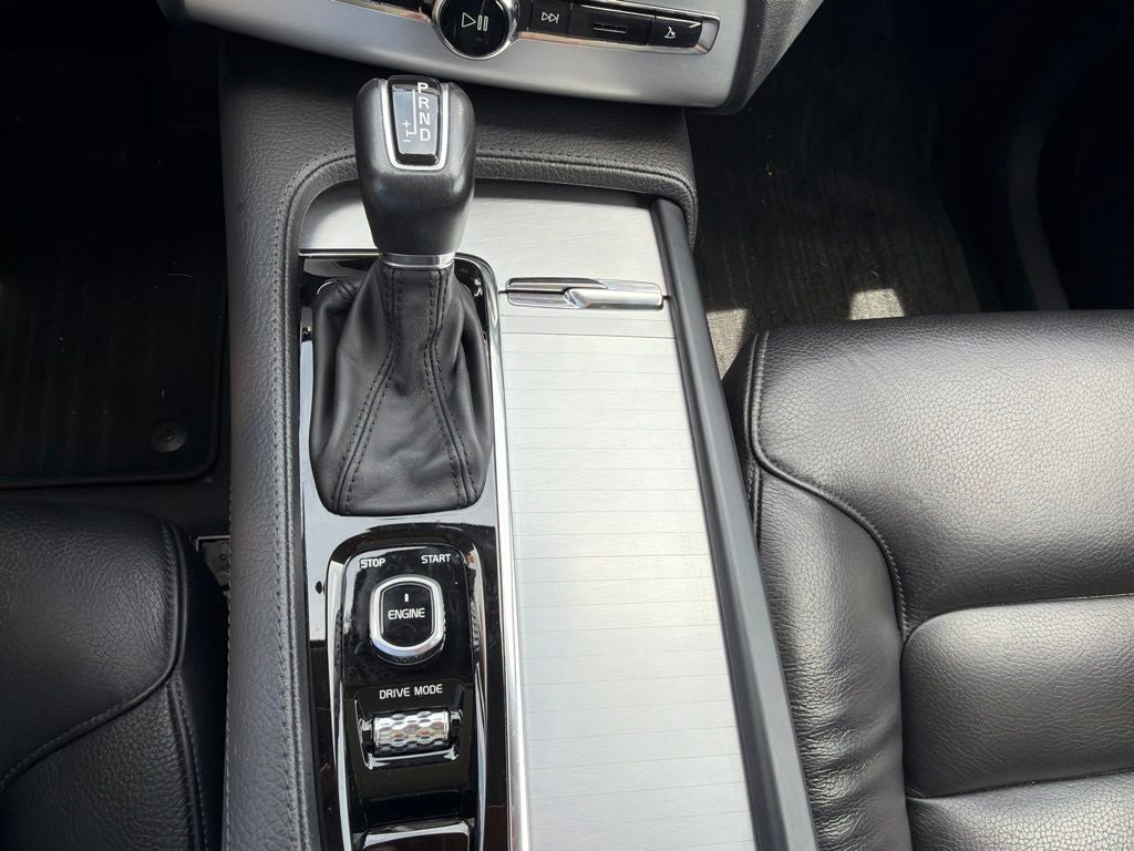 2017 Volvo XC90 T6 Momentum